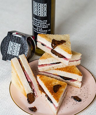 CROQUE-MONSIEUR AU JAMBON, FROMAGE, HUILE DE TRUFFE & LAMELLES DE TRUFFE